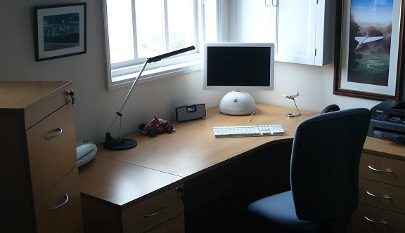 <img src="Simon J Mack Office Furniture – contemporary office.jpg" alt="contemporary office" />